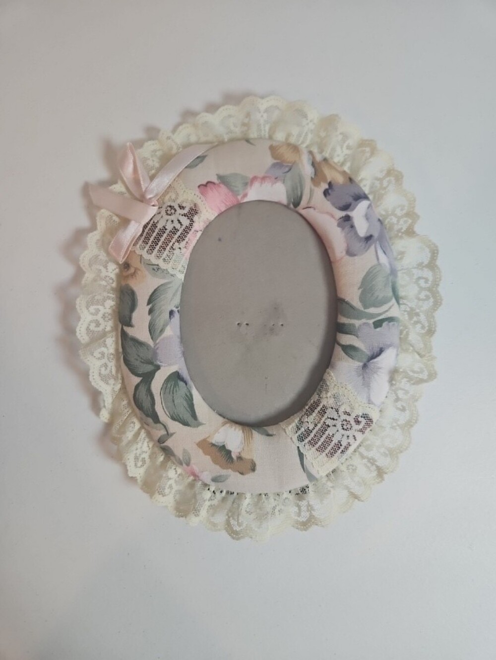 Vintage Lace Pink Victorian Oval Picture Frame Granny Cottage Romantic 90s